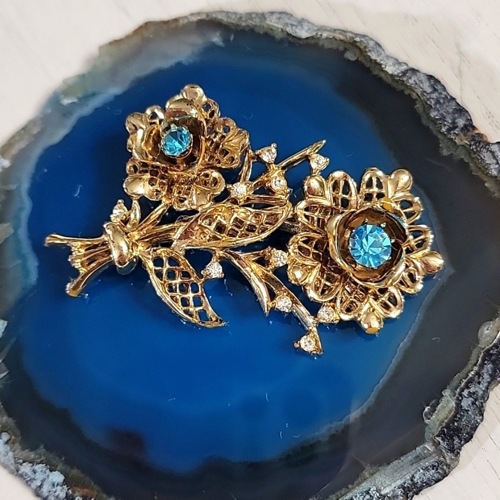 Coro Floral Bouquet Blue Rhinestone Gold Tone Vintage Brooch Pin